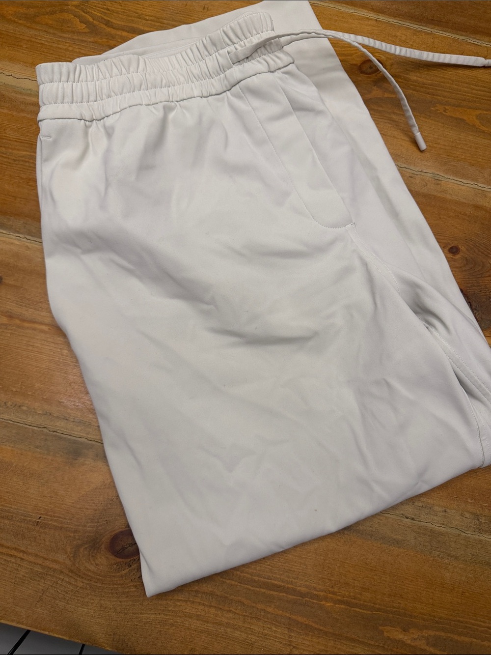 lululemonwomen’s pants size medium Light Beige *petite* 31.75inchs long - Picture 2 of 5